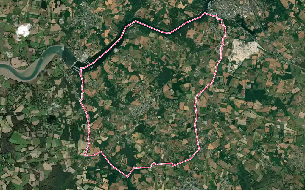 Vue satellite de Férel avec ses contours administratifs