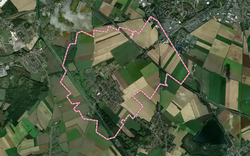 Vue satellite de Férin avec ses contours administratifs