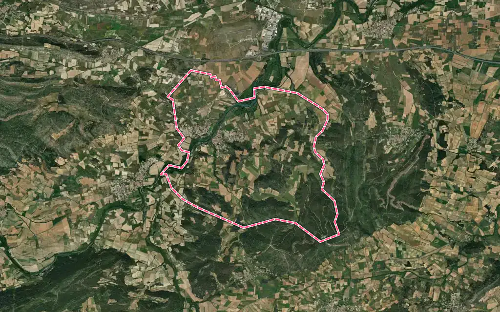 Vue satellite de Ferrals-les-Corbières avec ses contours administratifs