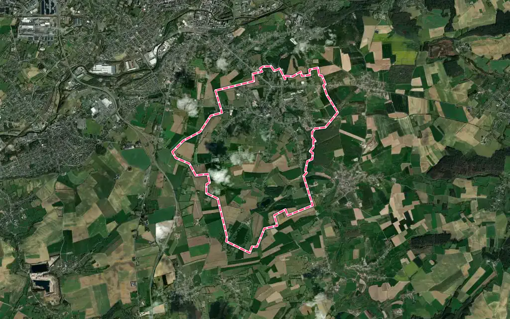 Vue satellite de Ferrière-la-Grande avec ses contours administratifs