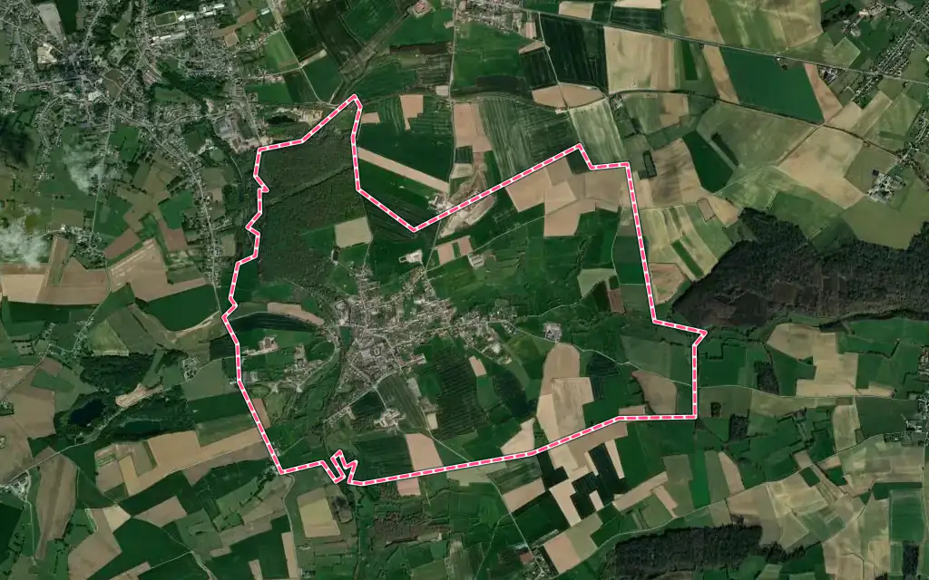 Vue satellite de Ferrière-la-Petite avec ses contours administratifs