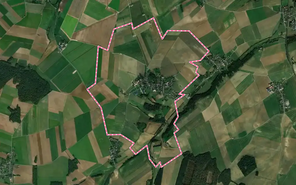 Vue satellite de Ferrières avec ses contours administratifs
