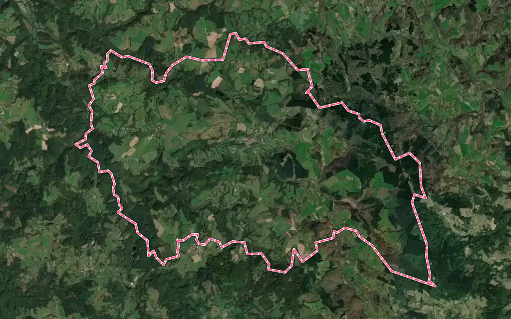 Vue satellite de Ferrières-sur-Sichon avec ses contours administratifs