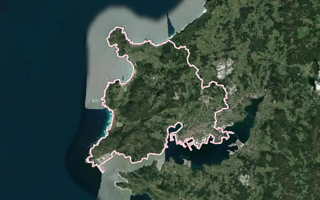 Vista satélite de Ferrol con su contorno administrativo