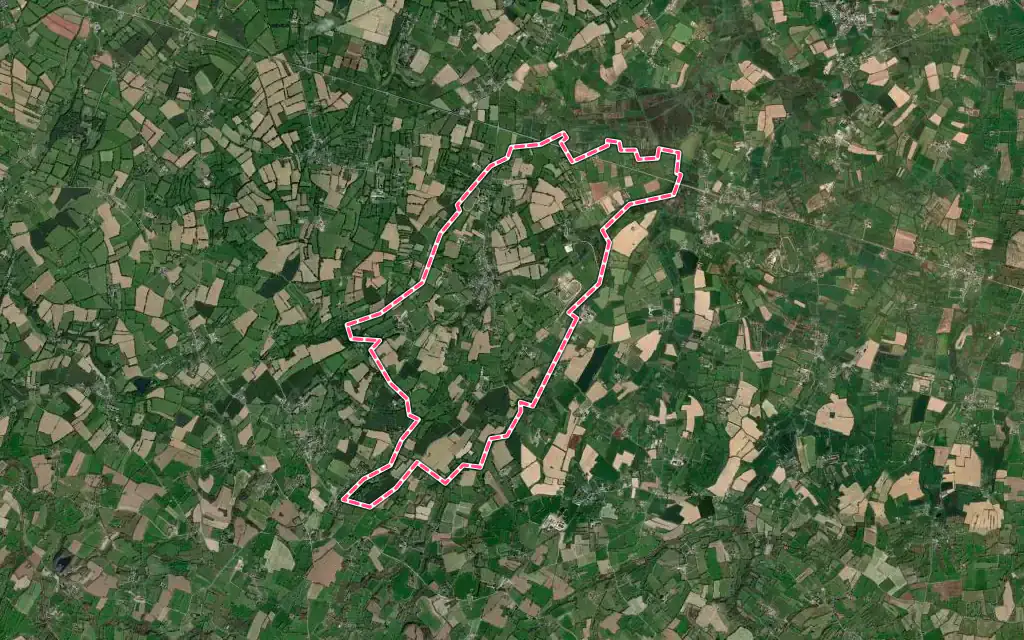 Vue satellite de Feugères avec ses contours administratifs