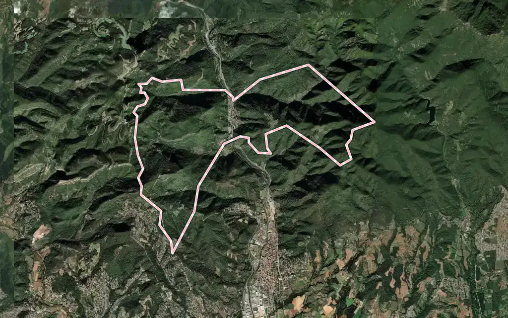 Vista satélite de Figaró-Montmany con su contorno administrativo