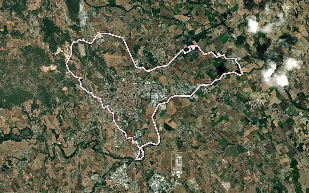 Vista satélite de Figueres con su contorno administrativo