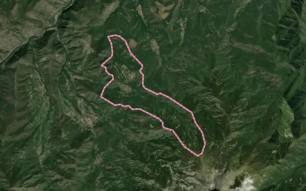 Vue satellite de Fillols avec ses contours administratifs