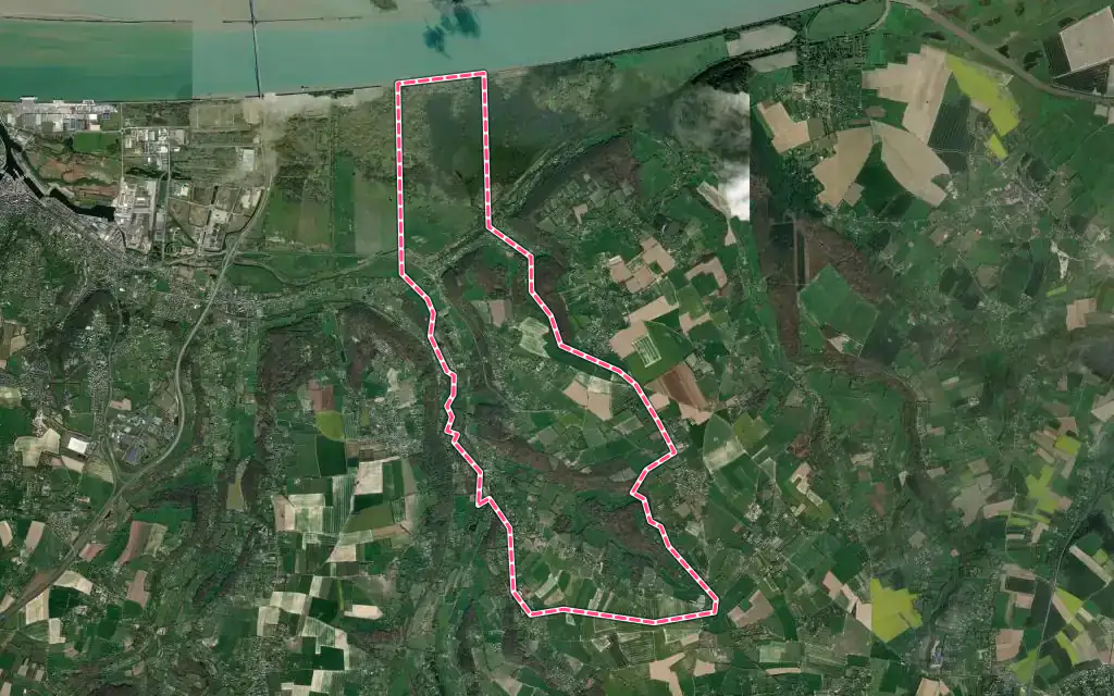 Vue satellite de Fiquefleur-Équainville avec ses contours administratifs
