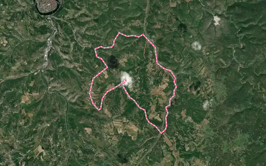 Vue satellite de Flaujac-Poujols avec ses contours administratifs