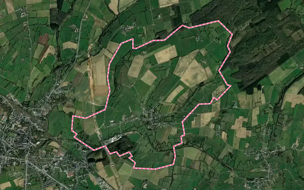 Vue satellite de Flaumont-Waudrechies avec ses contours administratifs