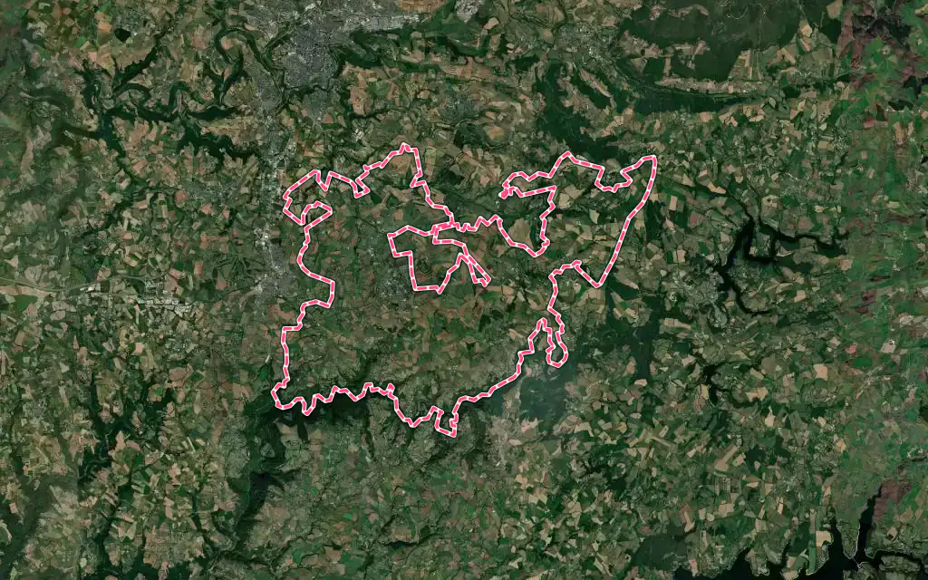 Vue satellite de Flavin avec ses contours administratifs