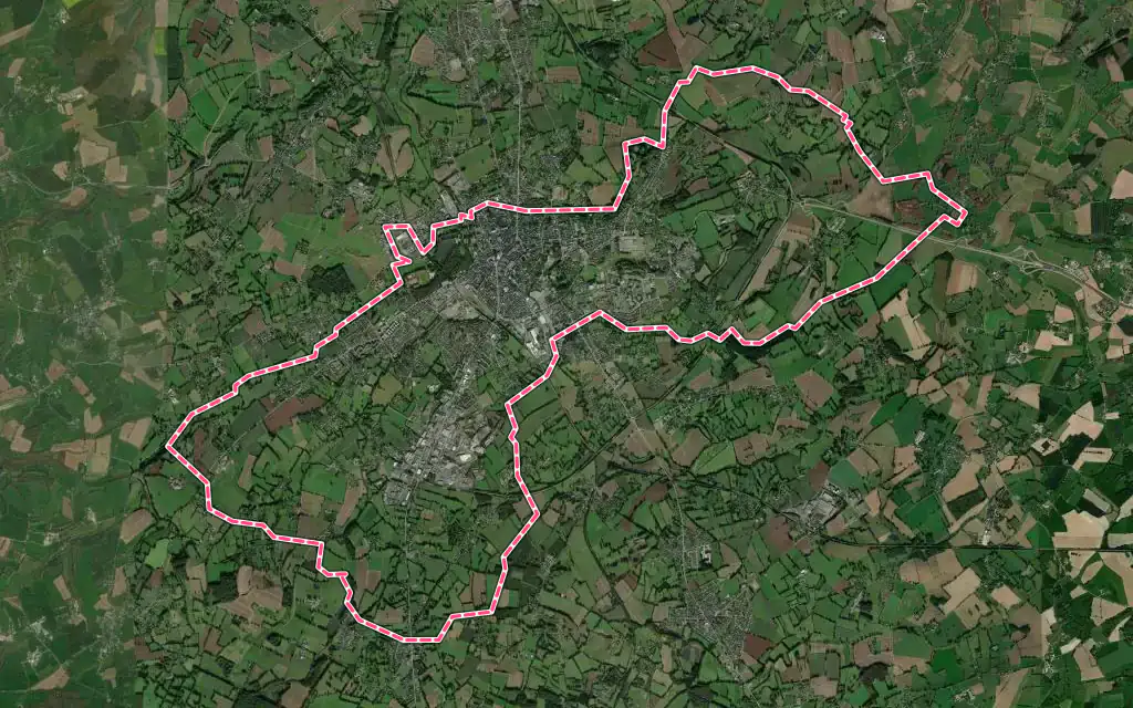 Vue satellite de Flers avec ses contours administratifs
