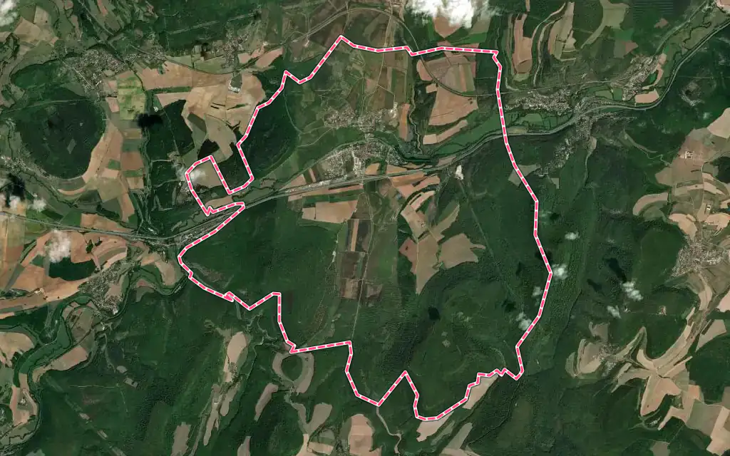 Vue satellite de Fleurey-sur-Ouche avec ses contours administratifs
