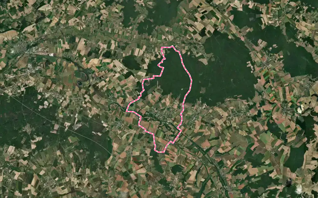 Vue satellite de Flogny-la-Chapelle avec ses contours administratifs