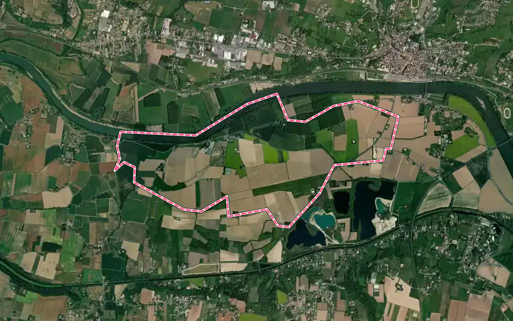 Vue satellite de Floudès avec ses contours administratifs