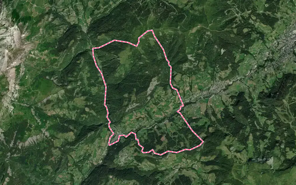Vue satellite de Flumet avec ses contours administratifs