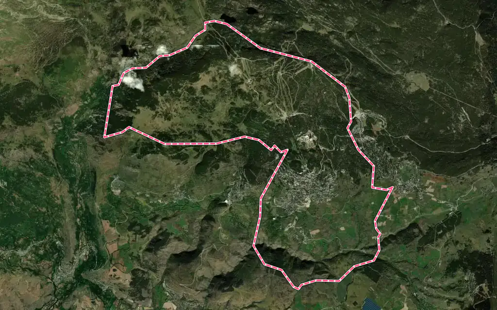 Vue satellite de Font-Romeu-Odeillo-Via avec ses contours administratifs