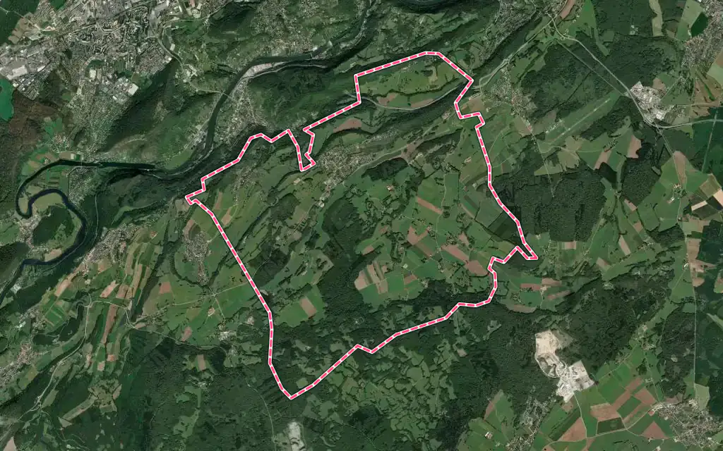 Vue satellite de Fontain avec ses contours administratifs