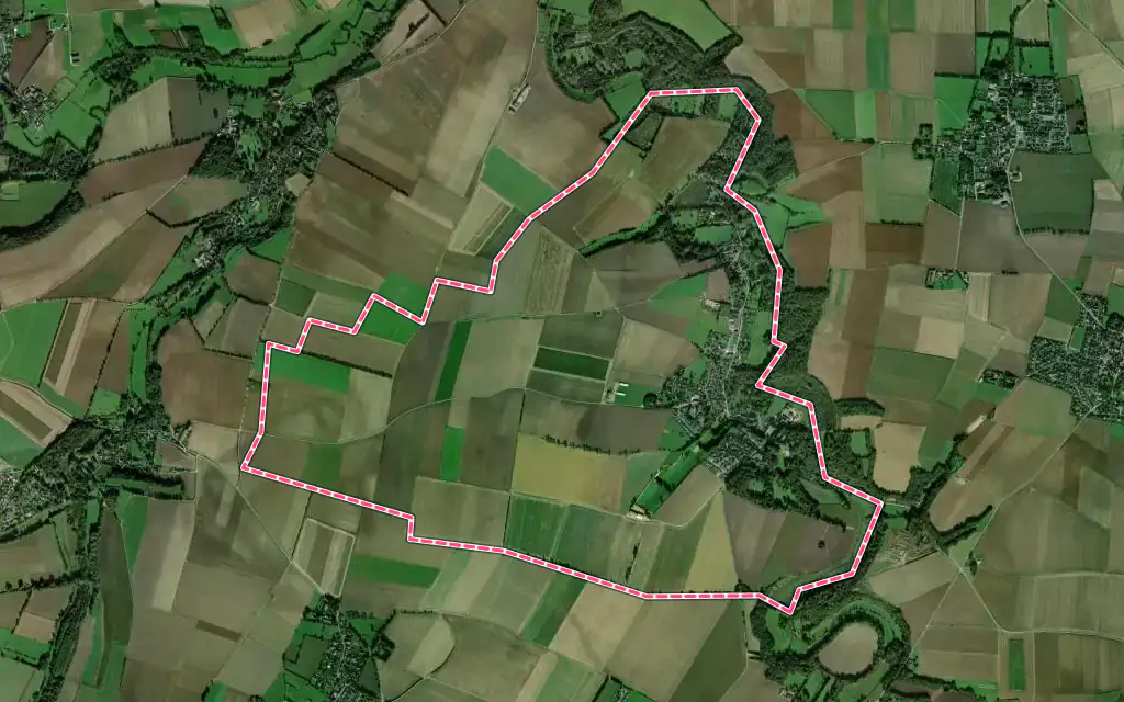 Vue satellite de Fontaine-Henry avec ses contours administratifs