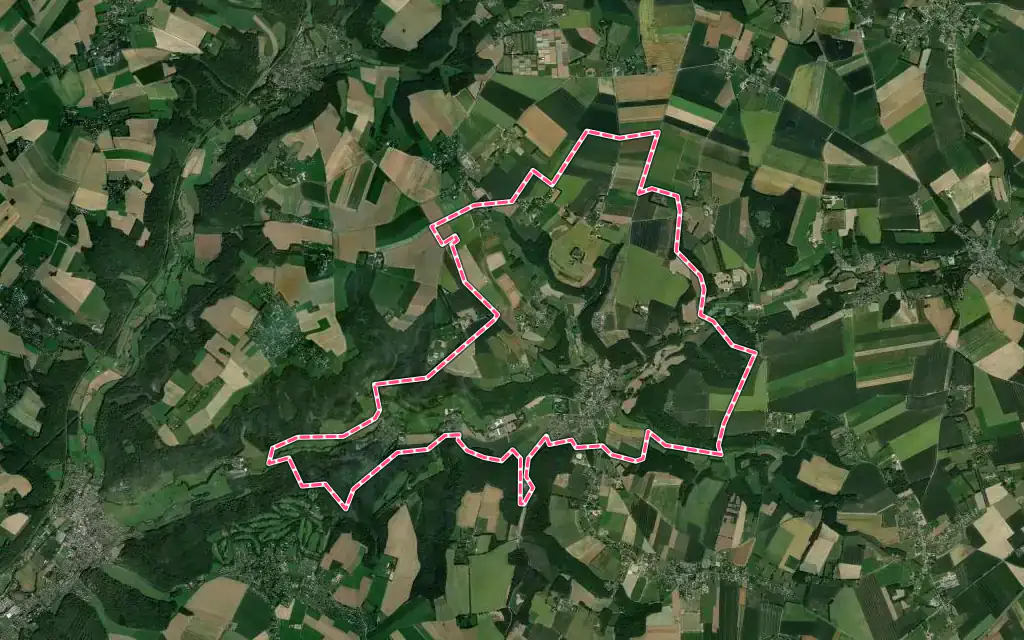 Vue satellite de Fontaine-le-Bourg avec ses contours administratifs