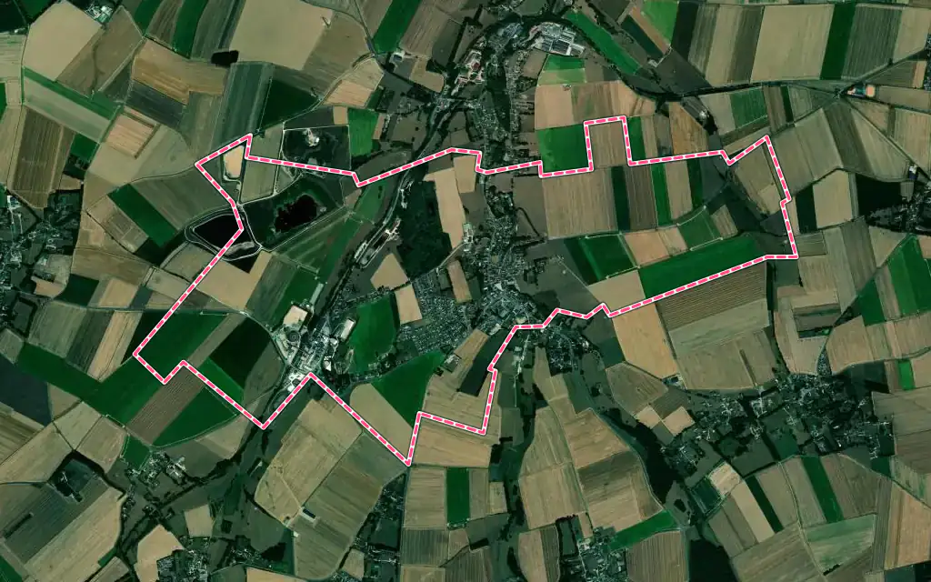Vue satellite de Fontaine-le-Dun avec ses contours administratifs