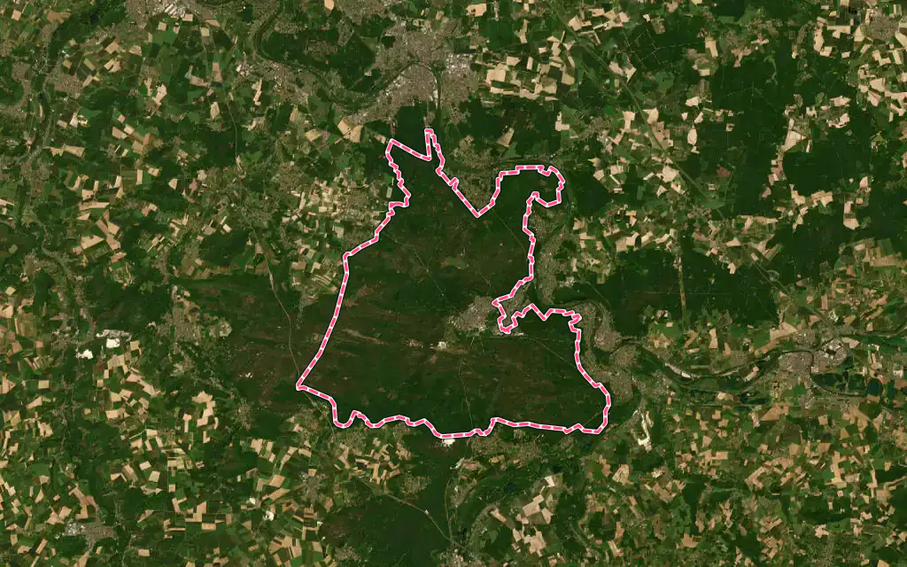 Vue satellite de Fontainebleau avec ses contours administratifs