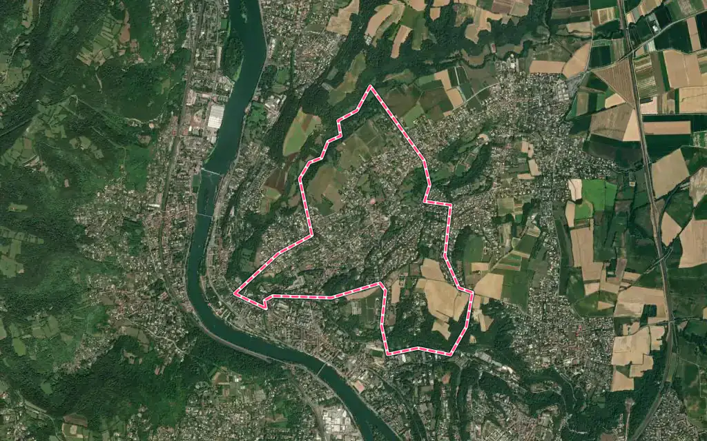 Vue satellite de Fontaines-Saint-Martin avec ses contours administratifs