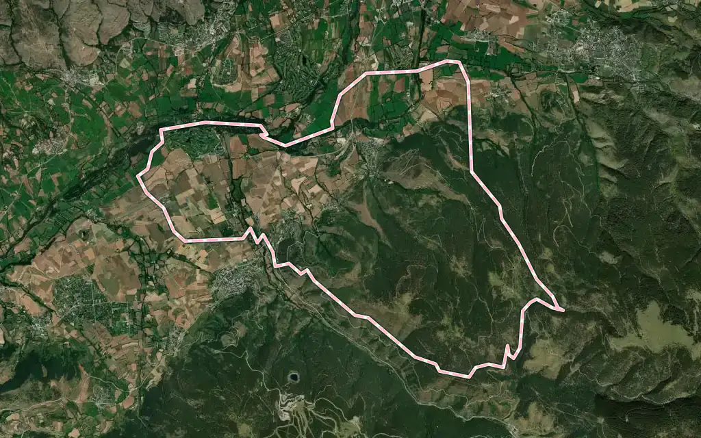 Vista satélite de Fontanals de Cerdanya con su contorno administrativo