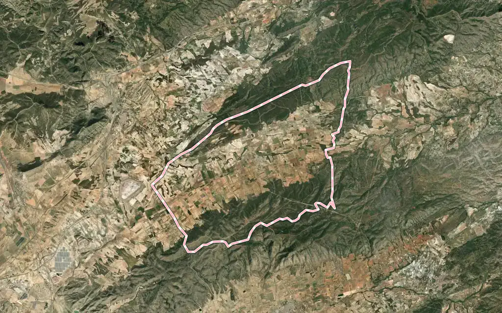 Vista satélite de Fontanars dels Alforins con su contorno administrativo