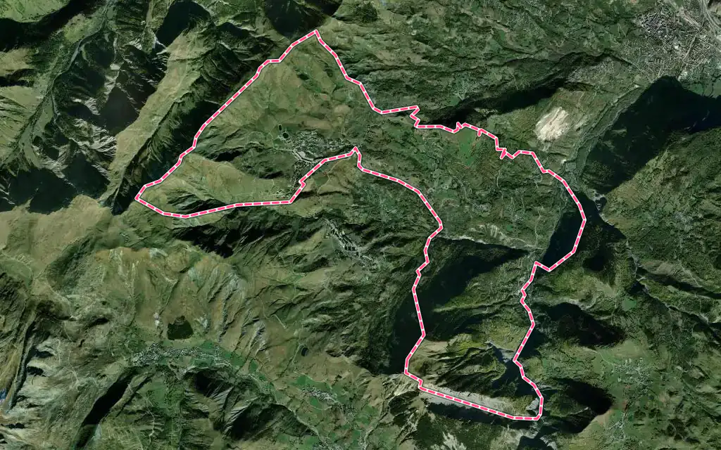 Vue satellite de Fontcouverte-la-Toussuire avec ses contours administratifs