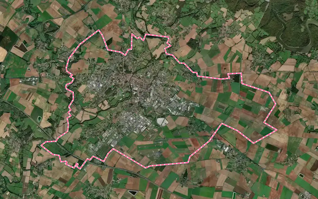 Vue satellite de Fontenay-le-Comte avec ses contours administratifs