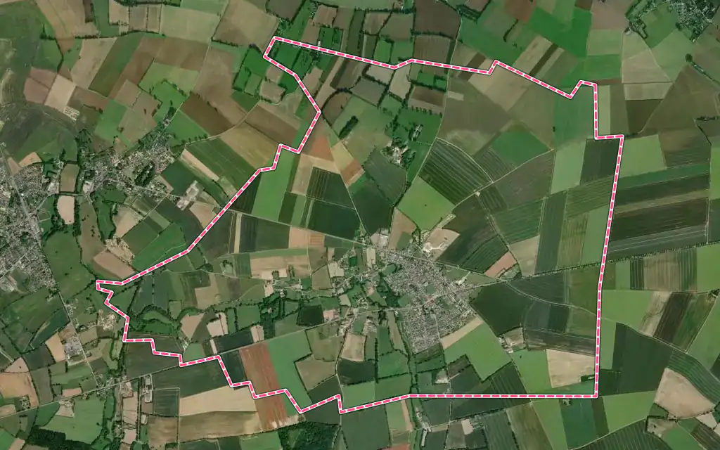 Vue satellite de Fontenay-le-Pesnel avec ses contours administratifs