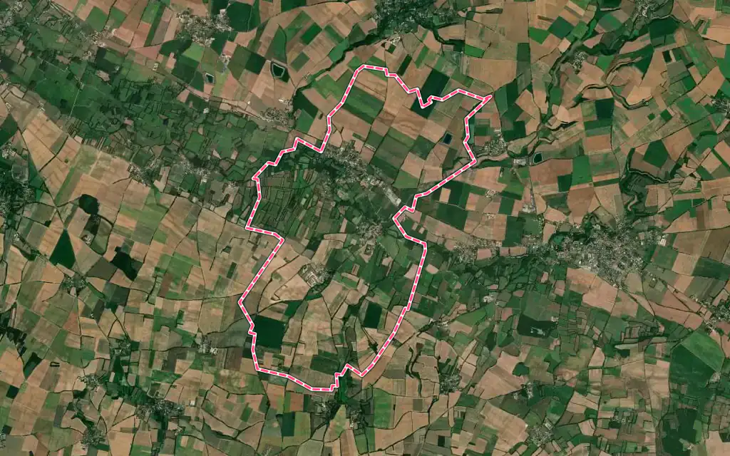 Vue satellite de Fontenille-Saint-Martin-d'Entraigues avec ses contours administratifs
