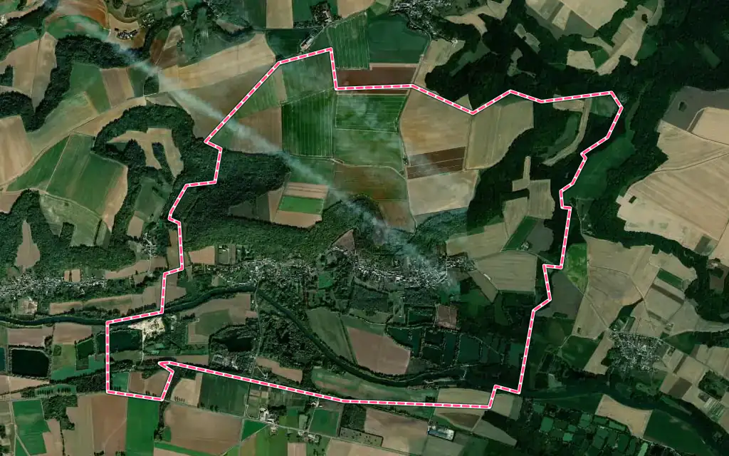 Vue satellite de Fontenoy avec ses contours administratifs
