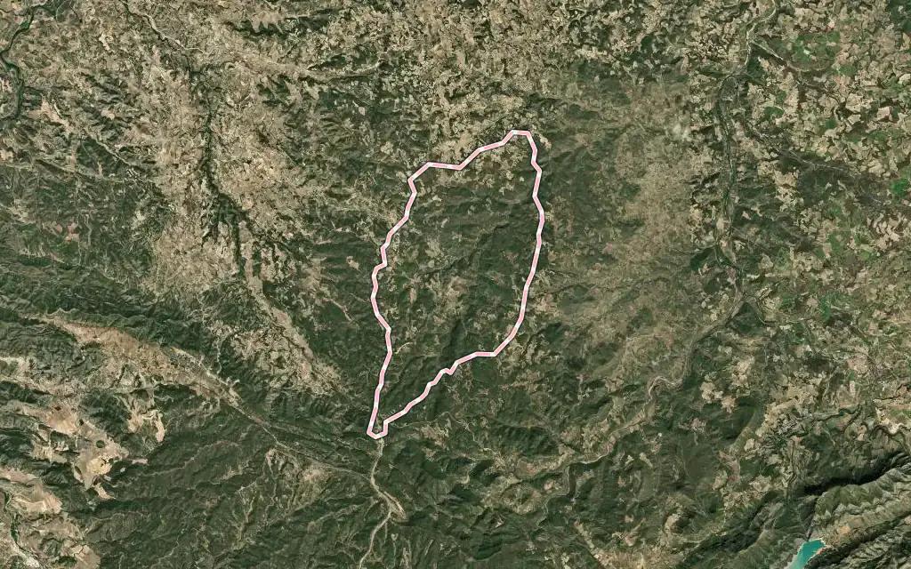 Vista satélite de Fórnoles / Fórnols con su contorno administrativo