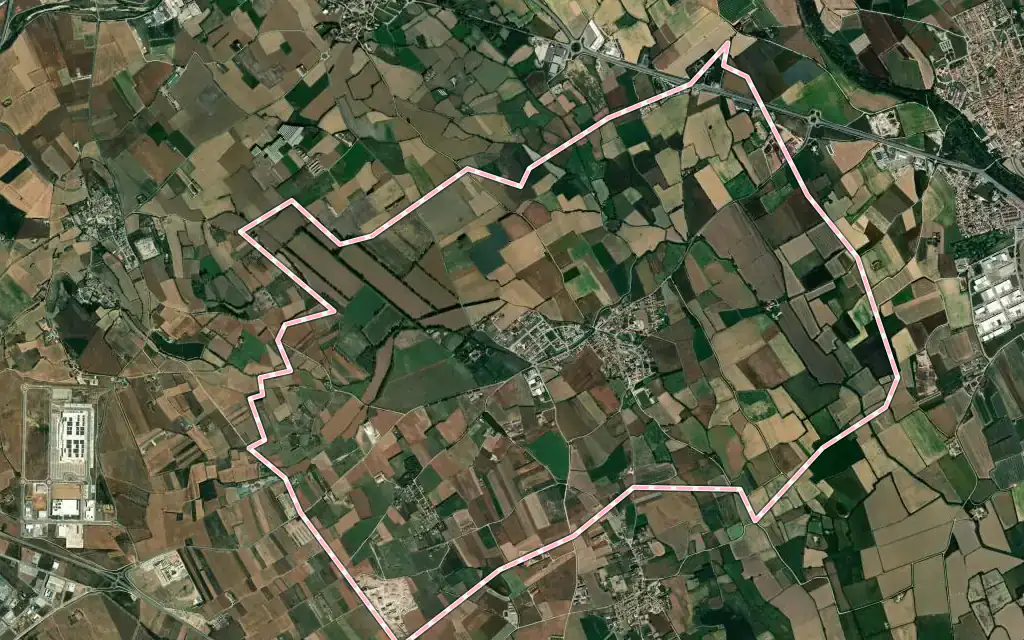 Vista satélite de Fortià con su contorno administrativo