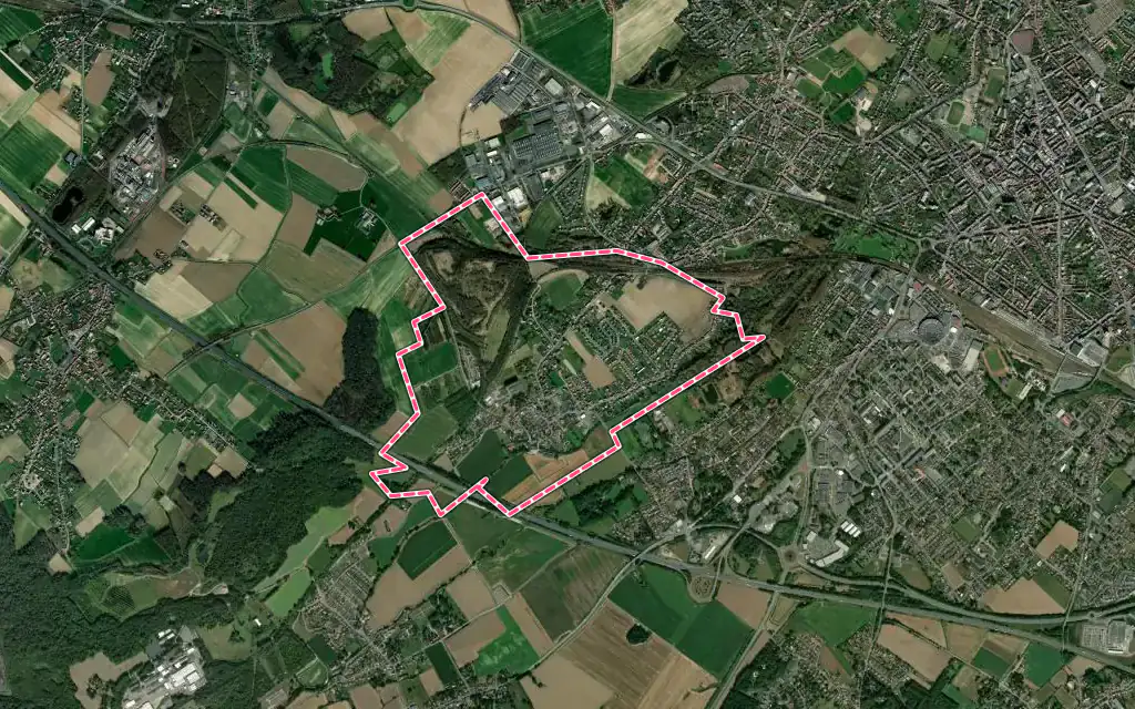 Vue satellite de Fouquereuil avec ses contours administratifs