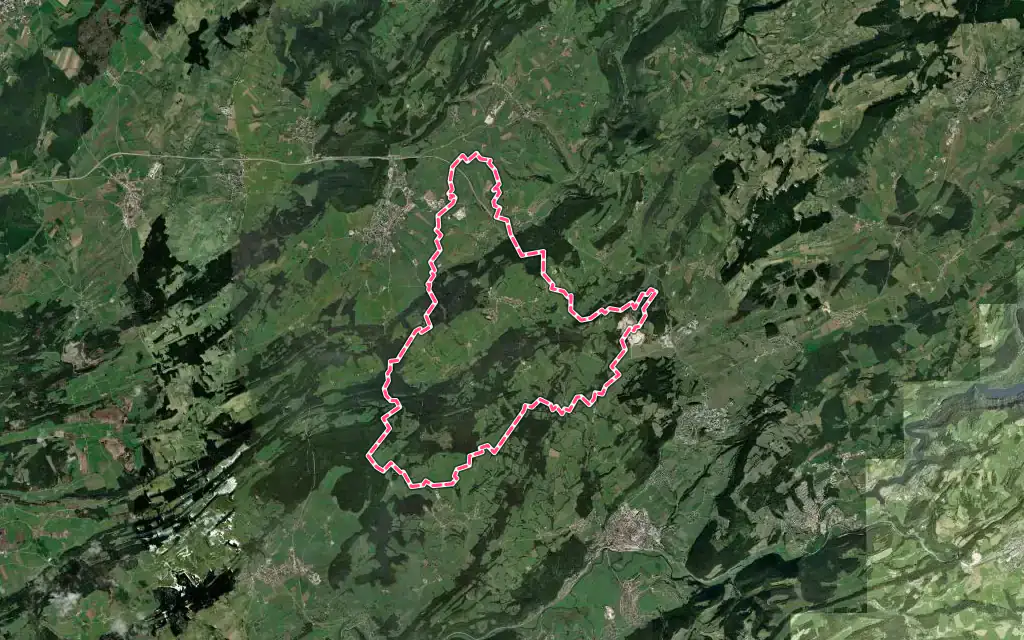 Vue satellite de Fournets-Luisans avec ses contours administratifs