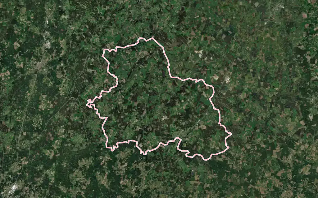 Vista satélite de Frades con su contorno administrativo