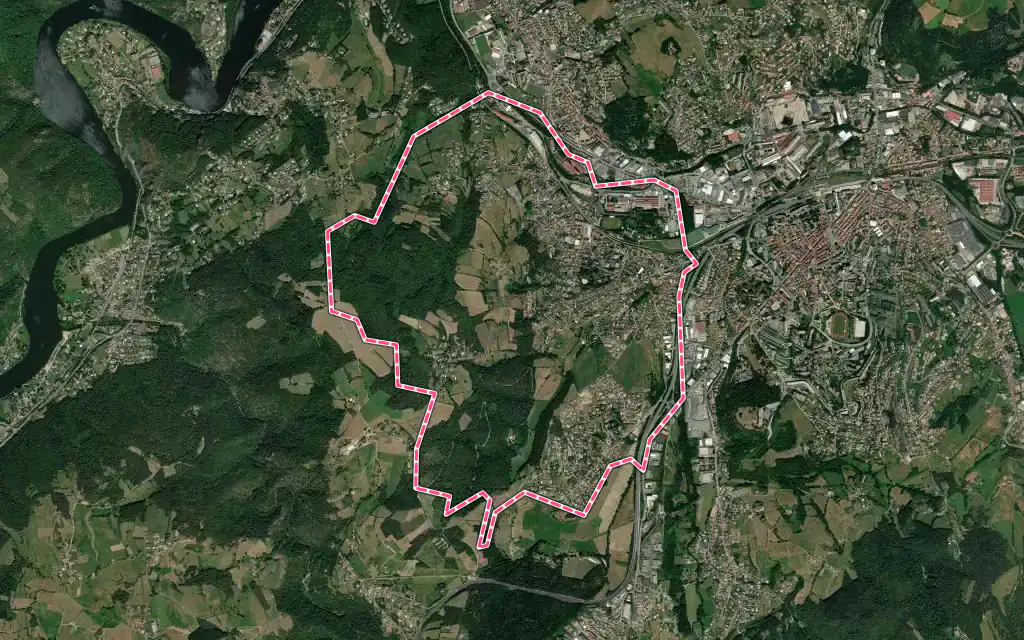 Vue satellite de Fraisses avec ses contours administratifs