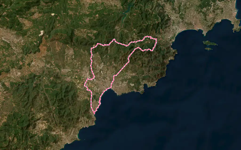 Vue satellite de Fréjus avec ses contours administratifs
