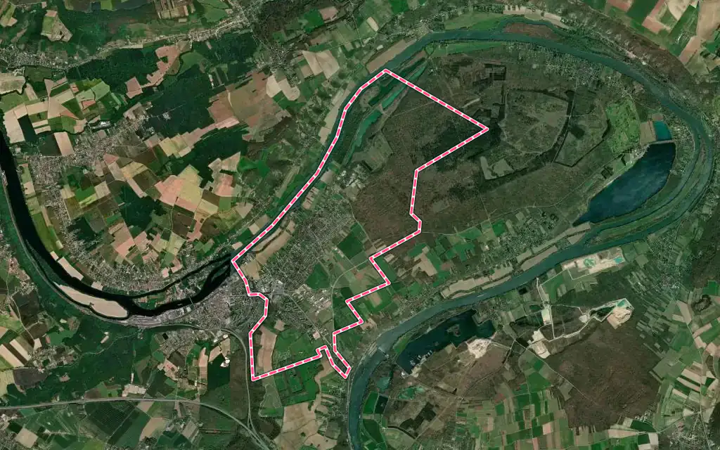 Vue satellite de Freneuse avec ses contours administratifs
