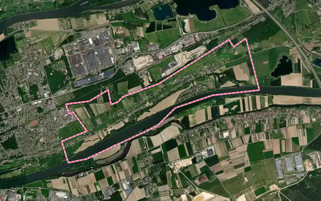 Vue satellite de Freneuse avec ses contours administratifs