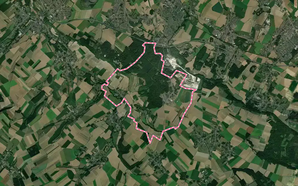 Vue satellite de Fresnicourt-le-Dolmen avec ses contours administratifs