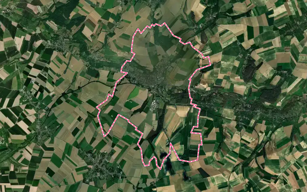 Vue satellite de Frévent avec ses contours administratifs