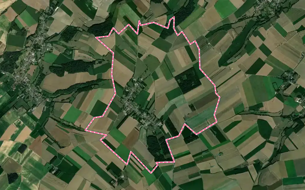 Vue satellite de Frévillers avec ses contours administratifs