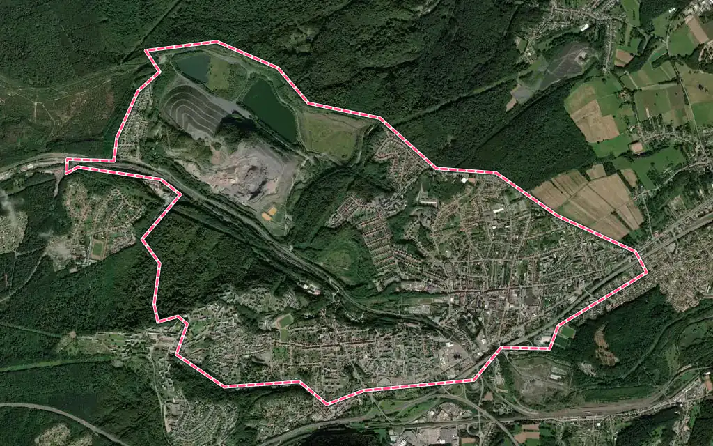 Vue satellite de Freyming-Merlebach avec ses contours administratifs