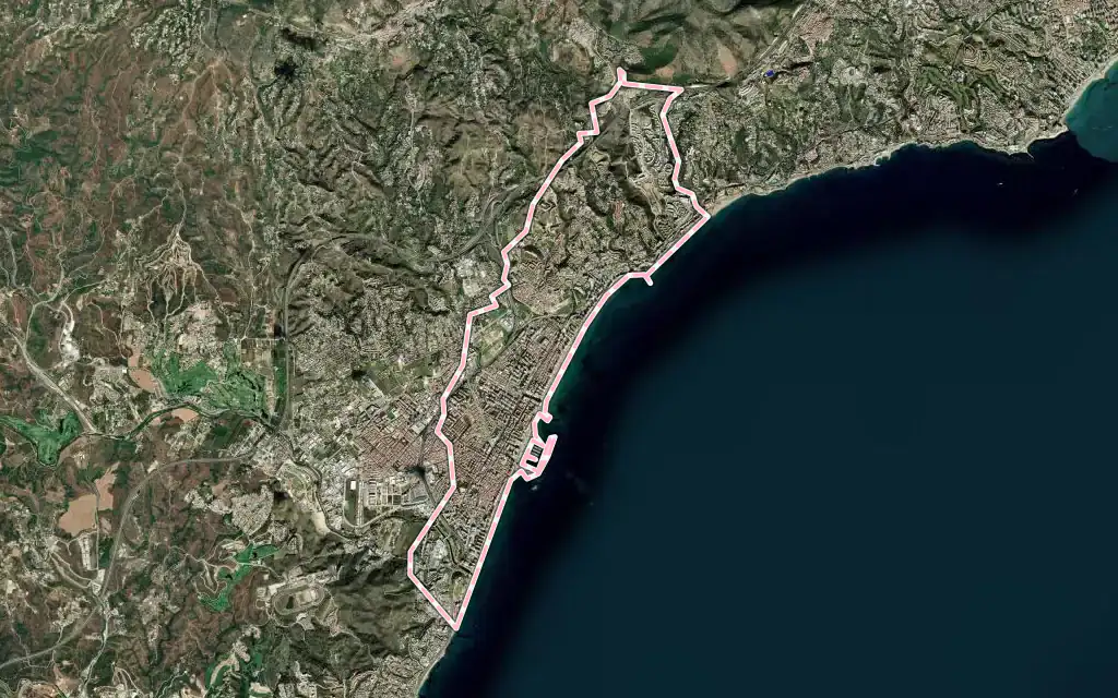 Vista satélite de Fuengirola con su contorno administrativo