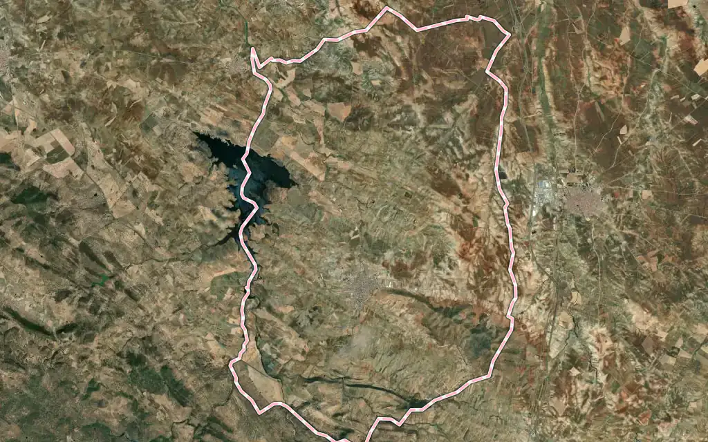 Vista satélite de Fuente del Maestre con su contorno administrativo